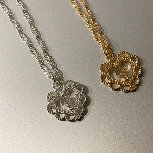 Beautiful cross necklace with twisted chain